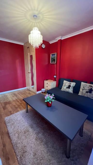 Palaz 6 - 2 Bedroom Flat Едмонтон Екстер'єр фото