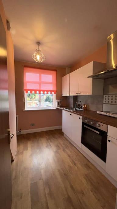 Palaz 6 - 2 Bedroom Flat Едмонтон Екстер'єр фото