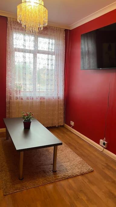 Palaz 6 - 2 Bedroom Flat Едмонтон Екстер'єр фото